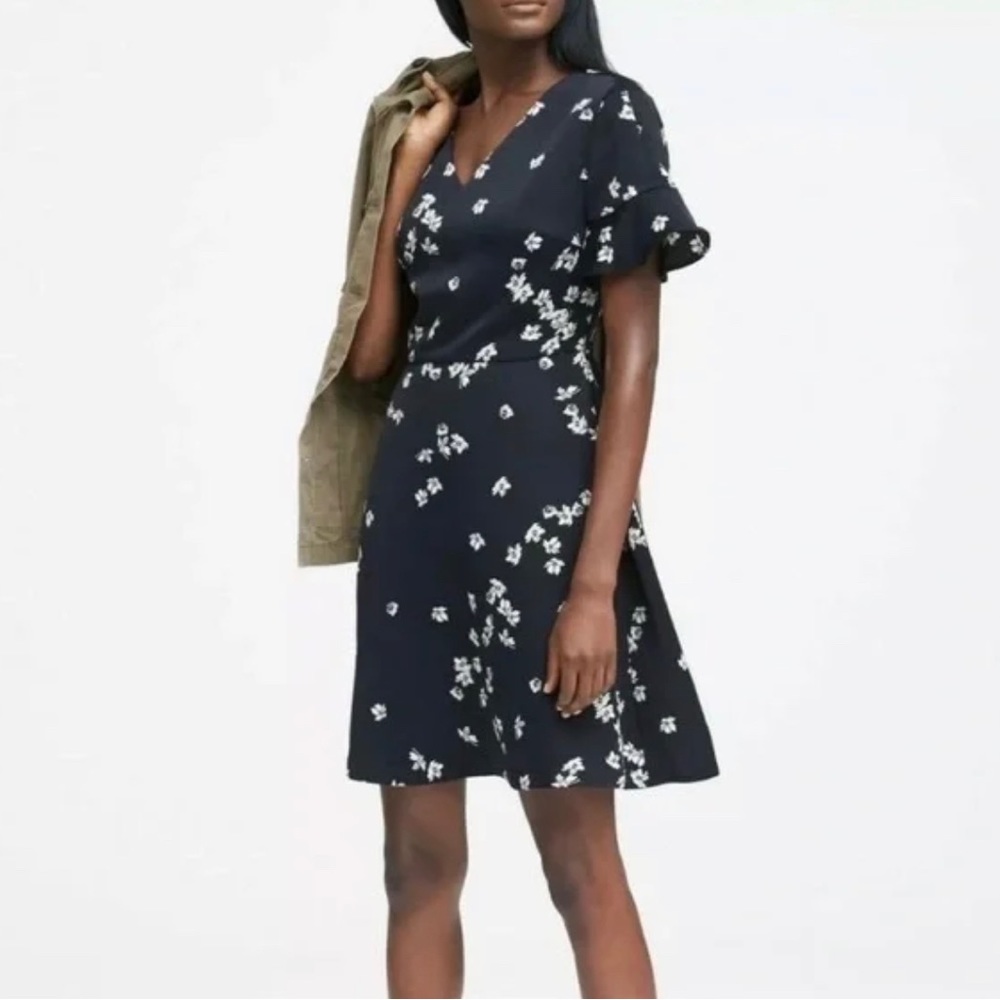 Banana Republic NWT Navy Floral Flutter Sleeve Fit-and-Flare Dress - Size “2”
